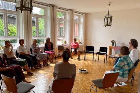 Sommerfest Vortrag im Klassenzimmer